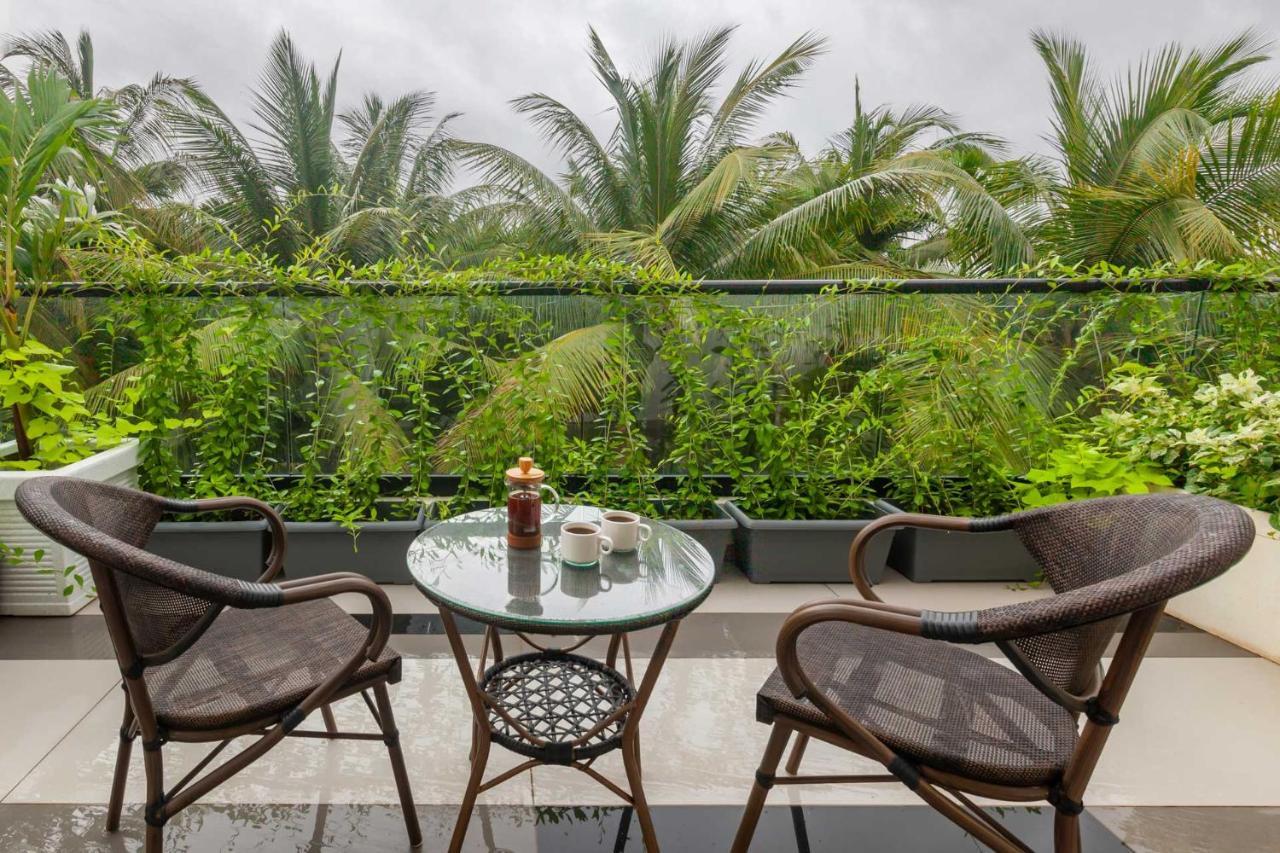 Villa Sereno By Stayvista - An Elegant And Entertaining Retreat Featuring A Swimming Pool, Outdoor Jacuzzi, Modern Interiors, And A Snooker Table Алібаґ Екстер'єр фото