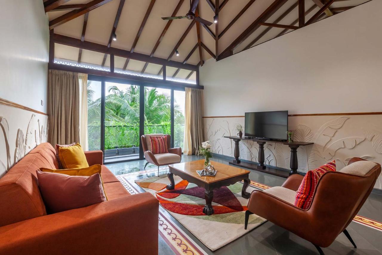 Villa Sereno By Stayvista - An Elegant And Entertaining Retreat Featuring A Swimming Pool, Outdoor Jacuzzi, Modern Interiors, And A Snooker Table Алібаґ Екстер'єр фото