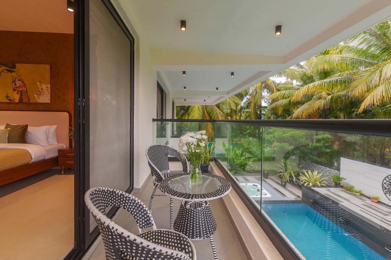 Villa Sereno By Stayvista - An Elegant And Entertaining Retreat Featuring A Swimming Pool, Outdoor Jacuzzi, Modern Interiors, And A Snooker Table Алібаґ Екстер'єр фото