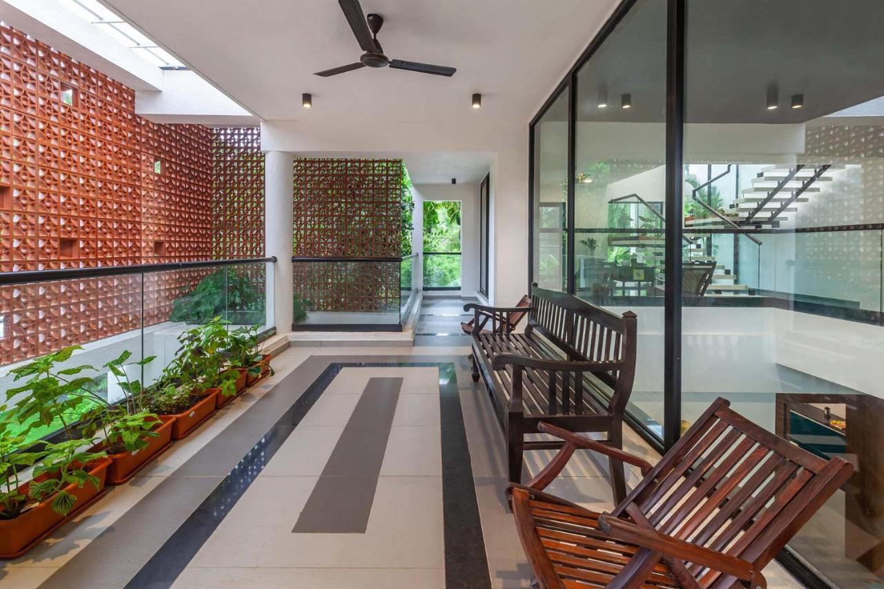 Villa Sereno By Stayvista - An Elegant And Entertaining Retreat Featuring A Swimming Pool, Outdoor Jacuzzi, Modern Interiors, And A Snooker Table Алібаґ Екстер'єр фото