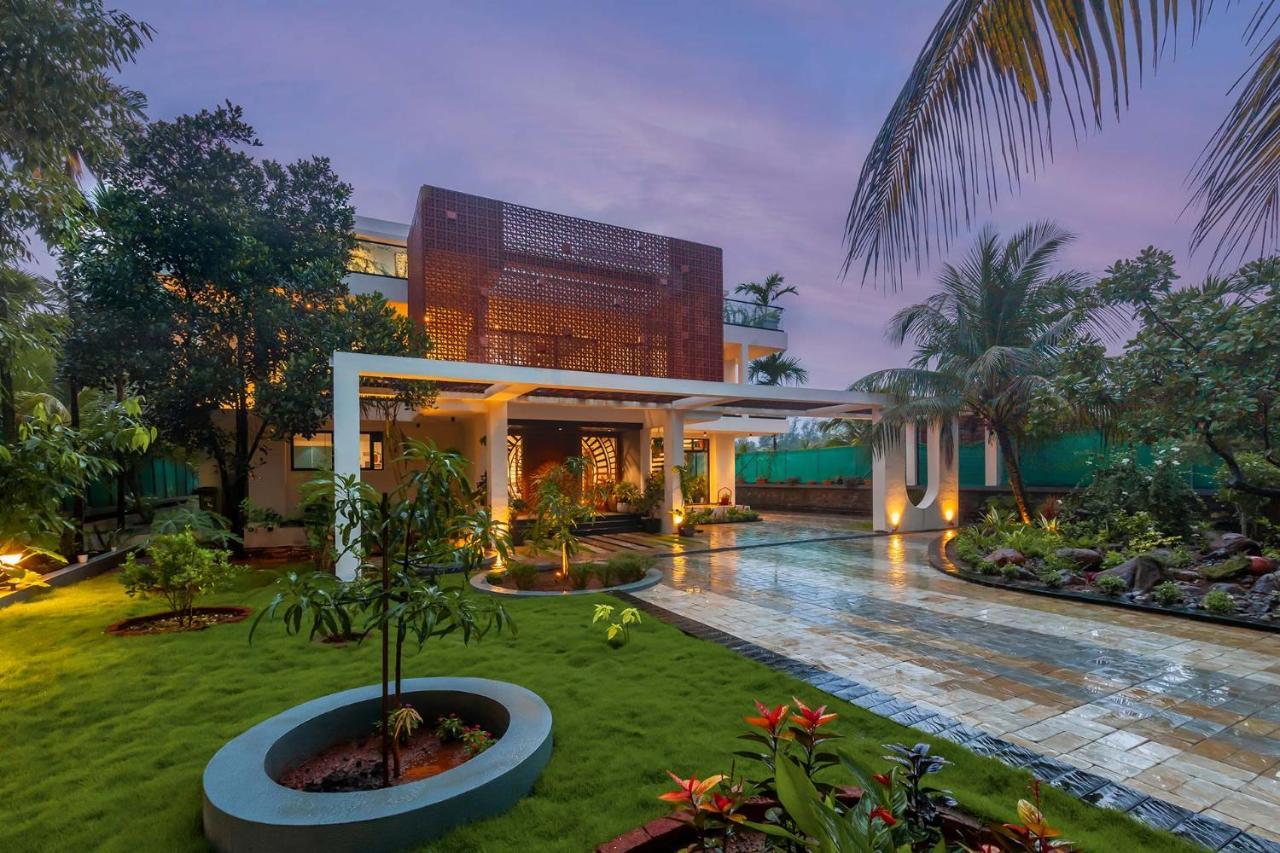 Villa Sereno By Stayvista - An Elegant And Entertaining Retreat Featuring A Swimming Pool, Outdoor Jacuzzi, Modern Interiors, And A Snooker Table Алібаґ Екстер'єр фото