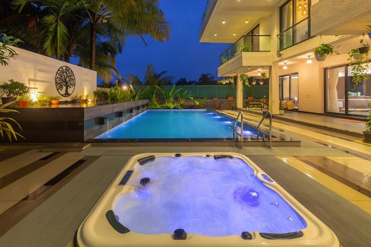 Villa Sereno By Stayvista - An Elegant And Entertaining Retreat Featuring A Swimming Pool, Outdoor Jacuzzi, Modern Interiors, And A Snooker Table Алібаґ Екстер'єр фото